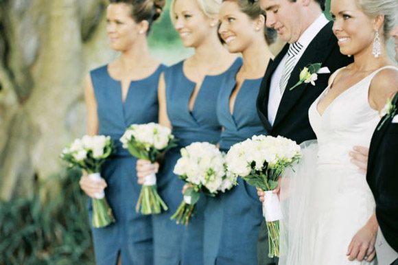 Una boda en invierno: azul, blanco y dorado