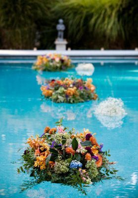 Guirnaldas de flores y coronas para tu boda