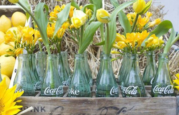 Decoración de la boda con botellas de coca-cola