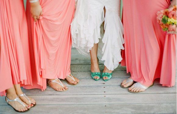 Zapatos de color para novias atrevidas