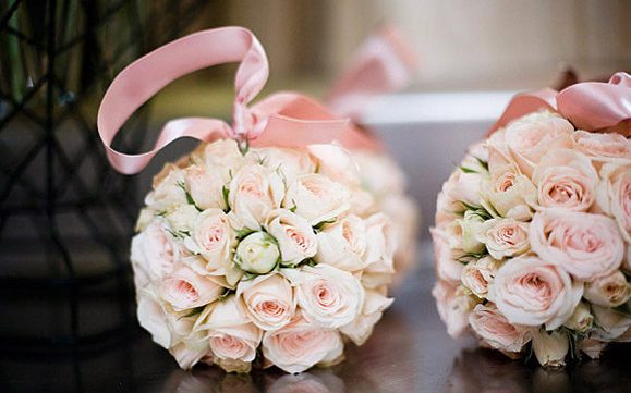 Arreglos florales con rosas para bodas. Decora tu boda.