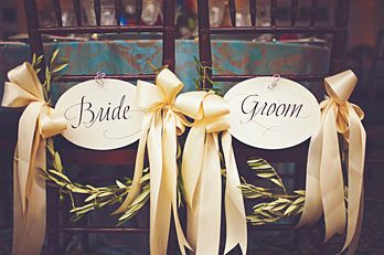 Ideas para decorar las sillas de los novios el día de la boda