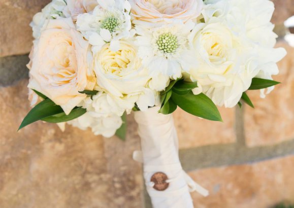 Cómo decorar tu ramo de una forma original en tu boda.