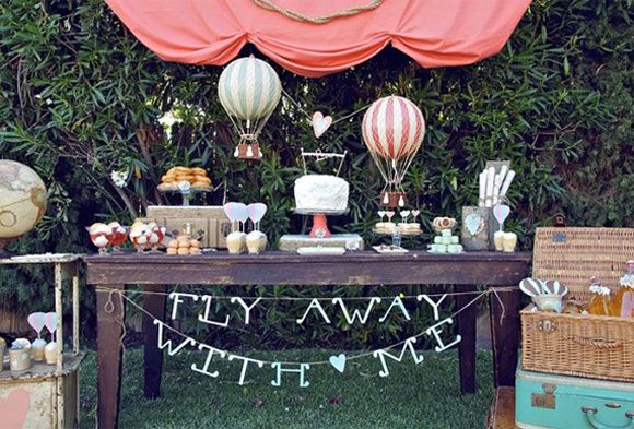 Bodas con temática de viajes 1 mesa de dulces globos