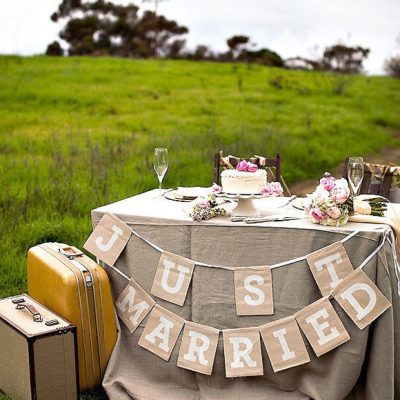 Decoración de boda con banderines de yute 3 just married guirnalda mesa novios