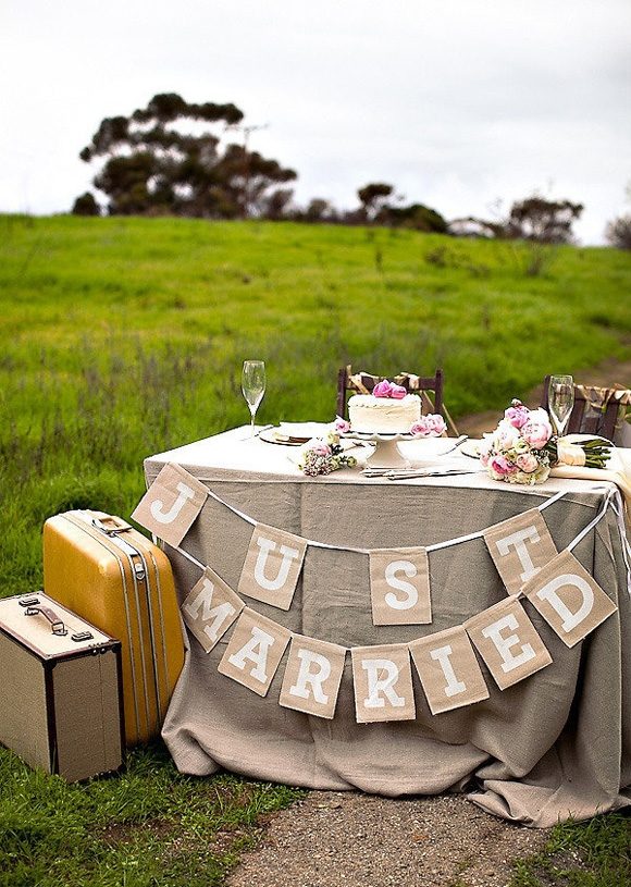 Decoración de boda con banderines de yute 3 just married guirnalda mesa novios