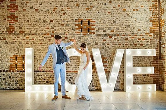 Decora tu boda utilizando letras LOVE