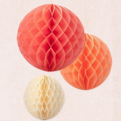 1699-Bolas-de-nido-de-abeja-en-coral-naranja-y-marfil.jpg