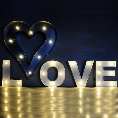 4150-Corazon-metal-con-luces-decoracion-boda.jpg