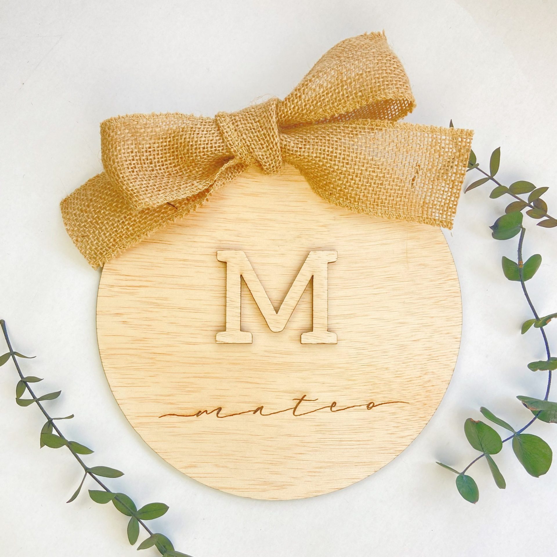 8185-Cartel-paquita-de-madera-personalizado-con-inicial-y-nombre-scaled-1.jpg