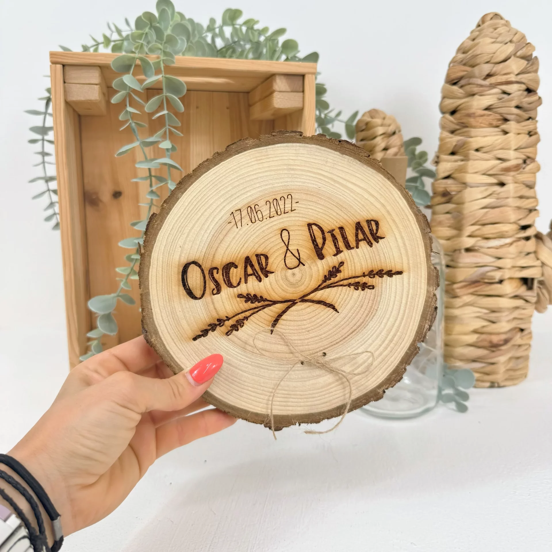 Rodaja de madera porta alianzas personalizada MODELO 1
