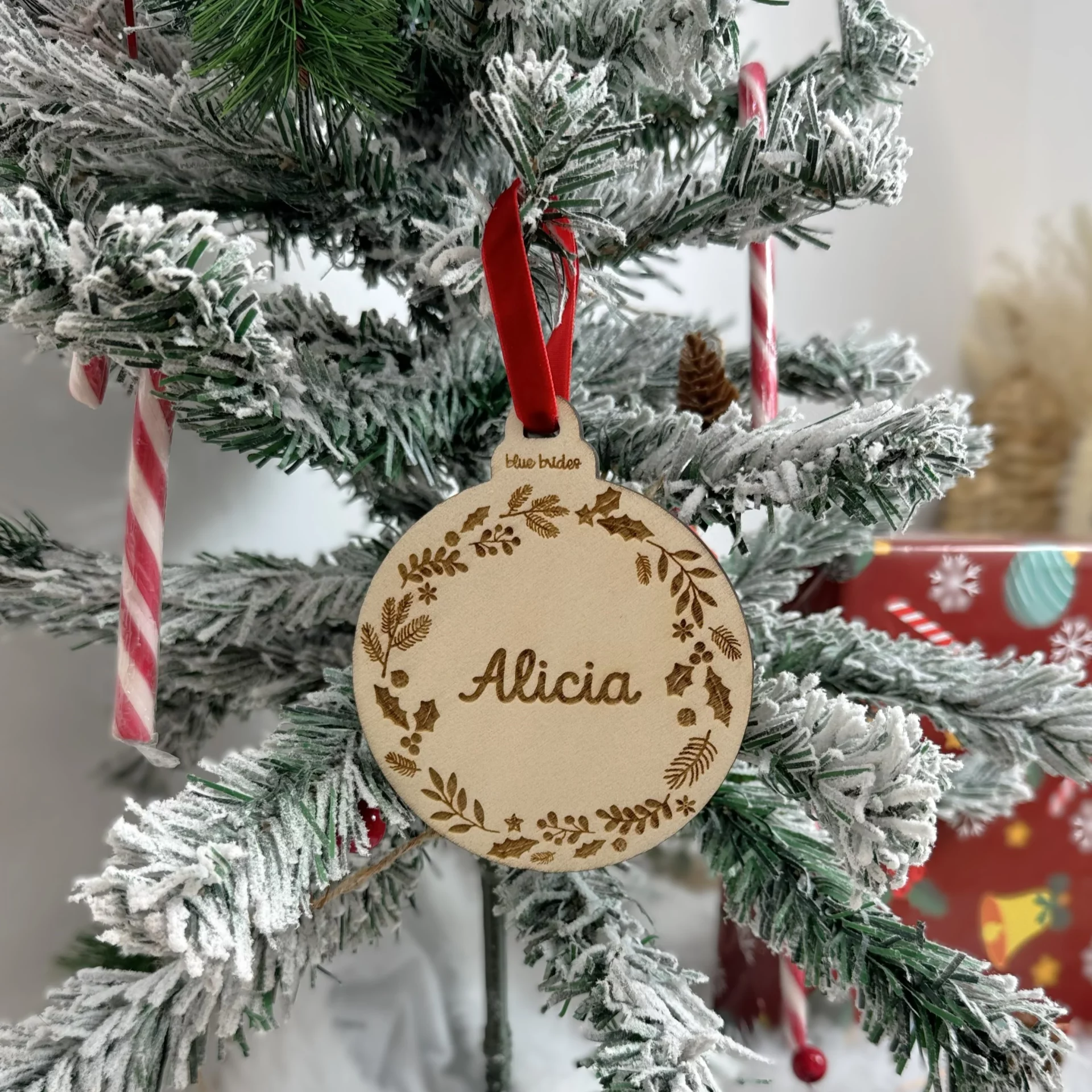 Adorno Corona de Muérdago Personalizado en madera