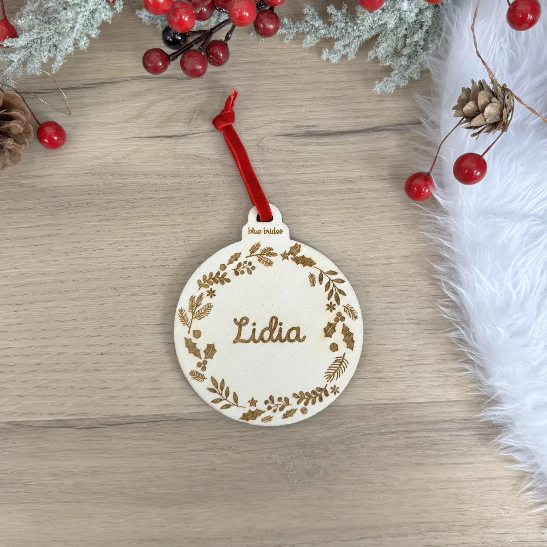 Bola navideña corona de muérdago personalizada con nombre