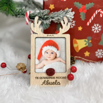 Marco portafotos reno navidad en madera con frase y nombres