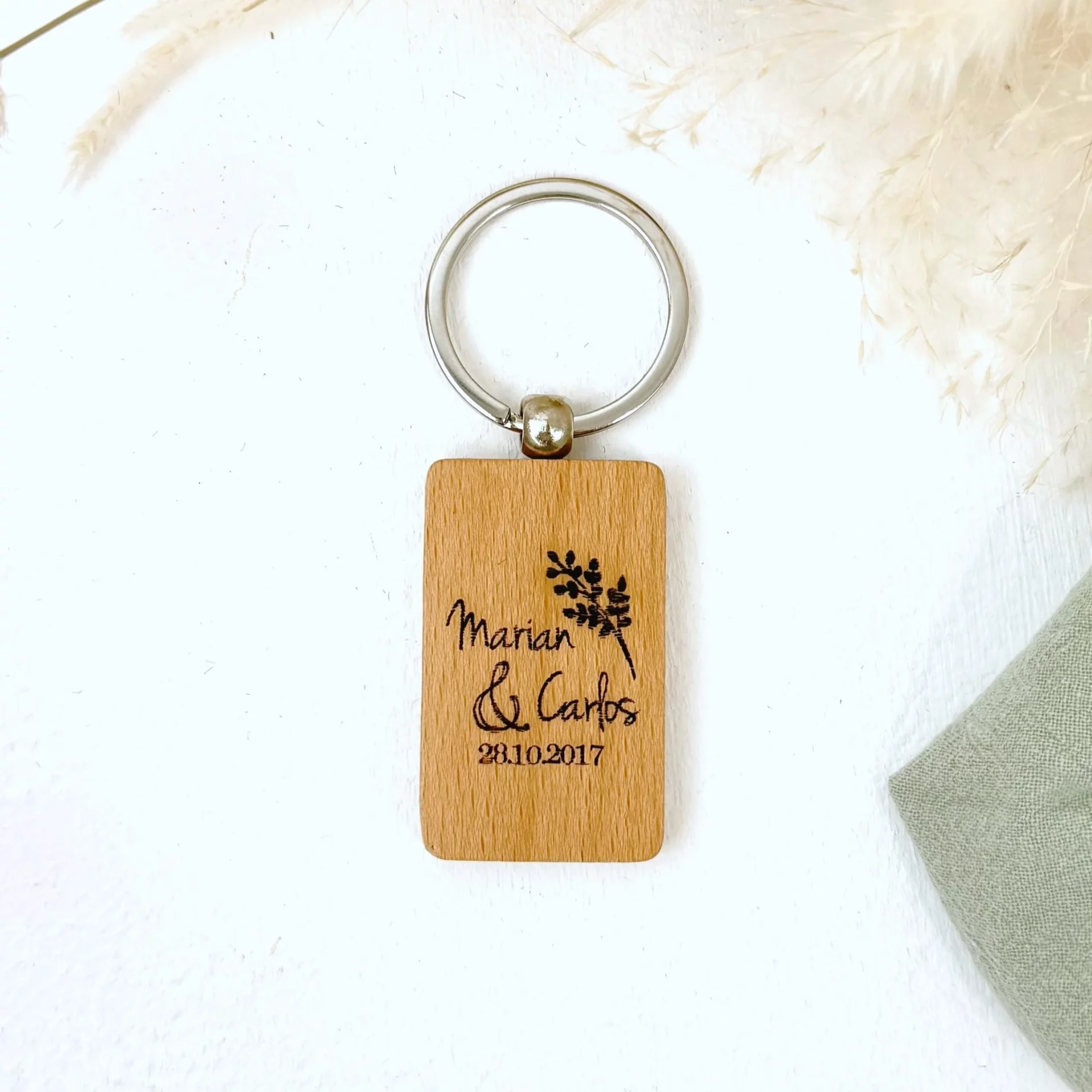 detalle boda sostenible llavero madera de haya