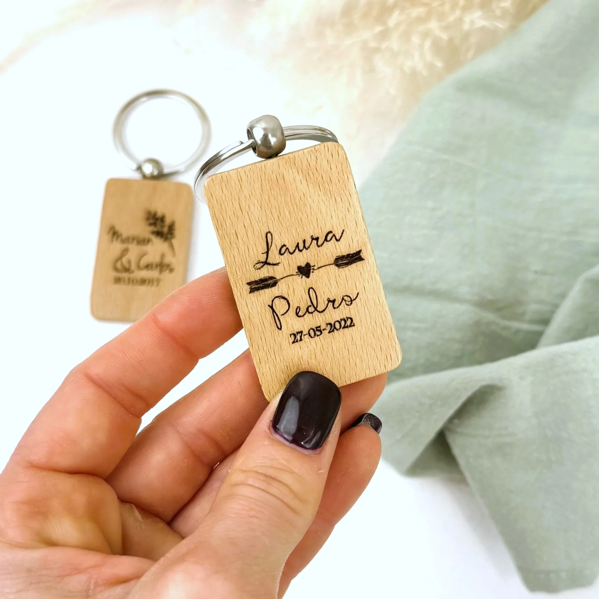 detalle invitados boda llavero madera haya grabado laser