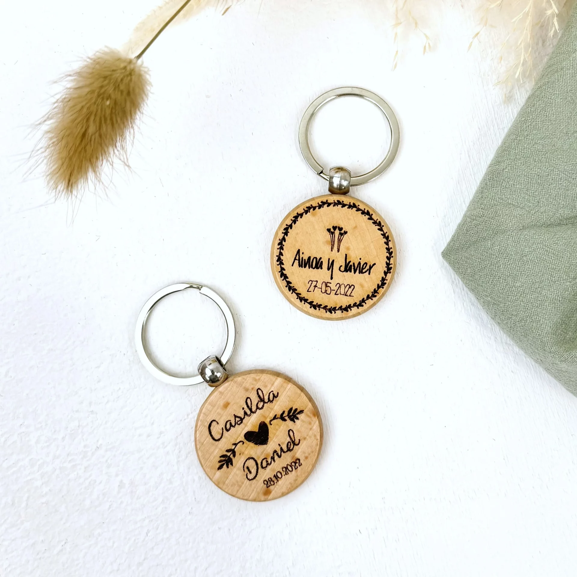 llavero redondo boda madera haya diametro 4 cm