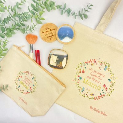 Imagen de bolsa de tela que tiene inscrito "mi persona favorita se llama mamá"