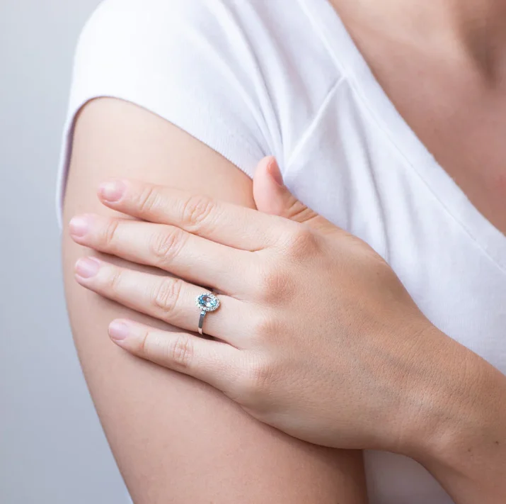 ANILLO DE COMPROMISO AGUAMARINA Y DIAMANTES