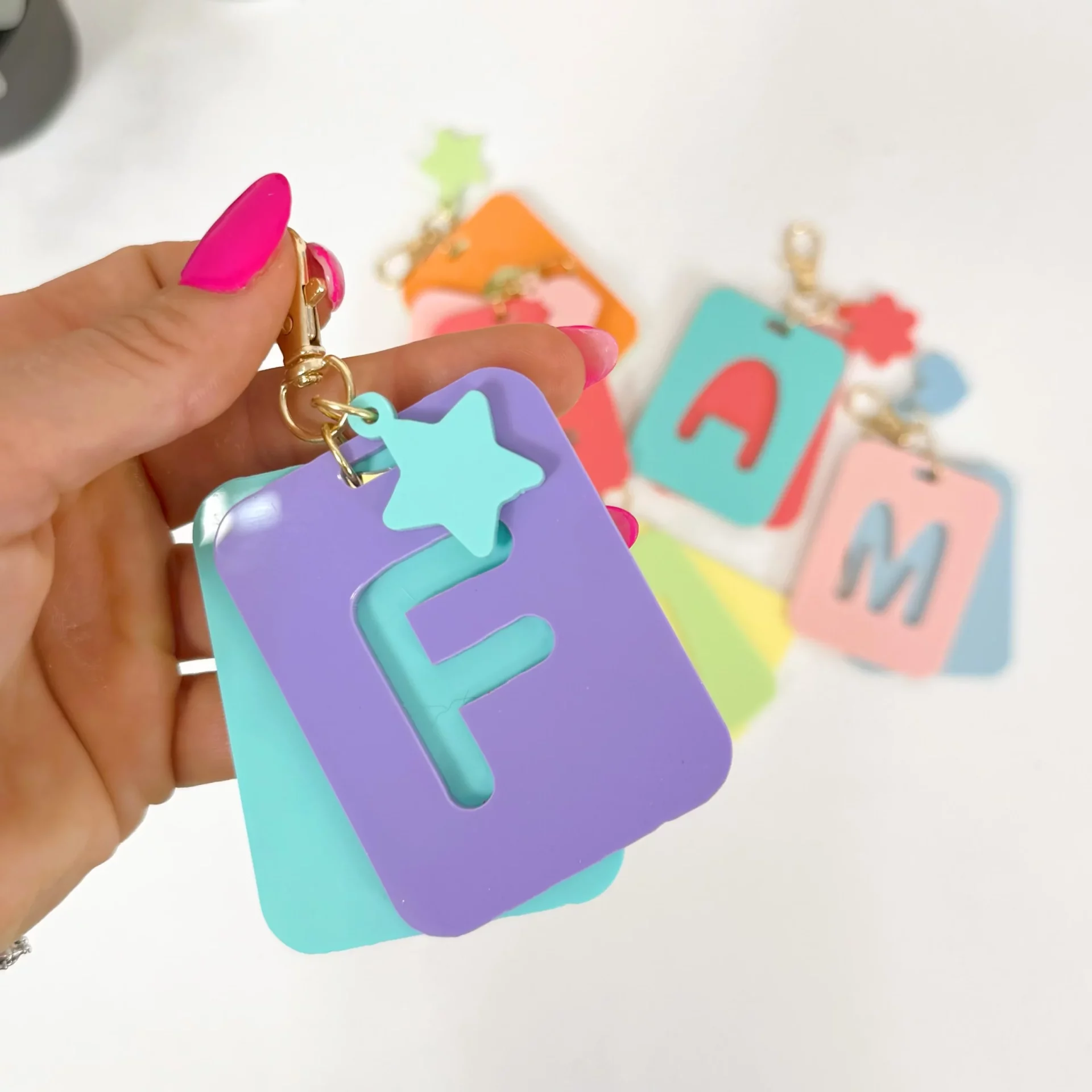 IDENTIFICADOR DE MOCHILA INFANTIL LETRA F
