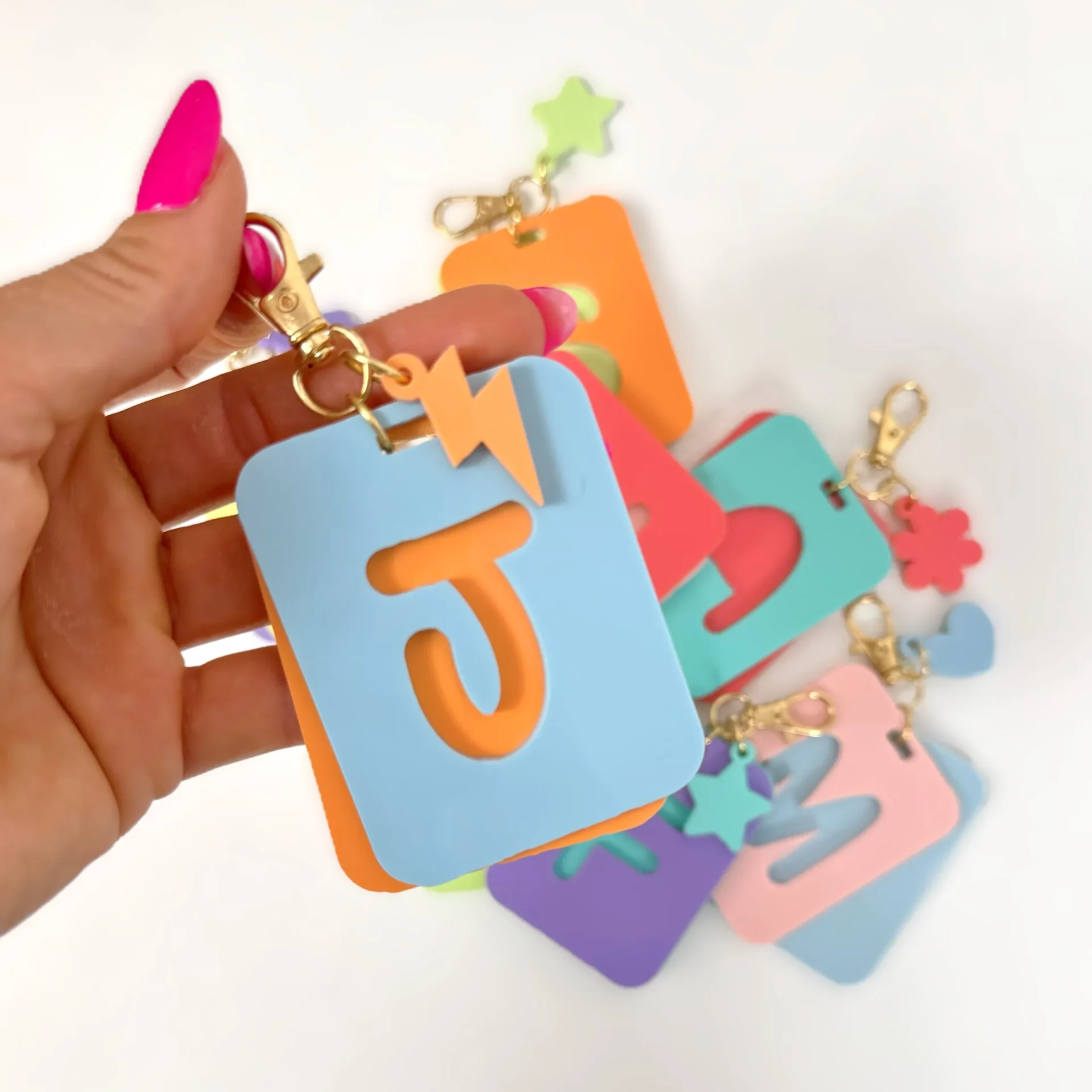 IDENTIFICADOR DE MOCHILA INFANTIL LETRA J