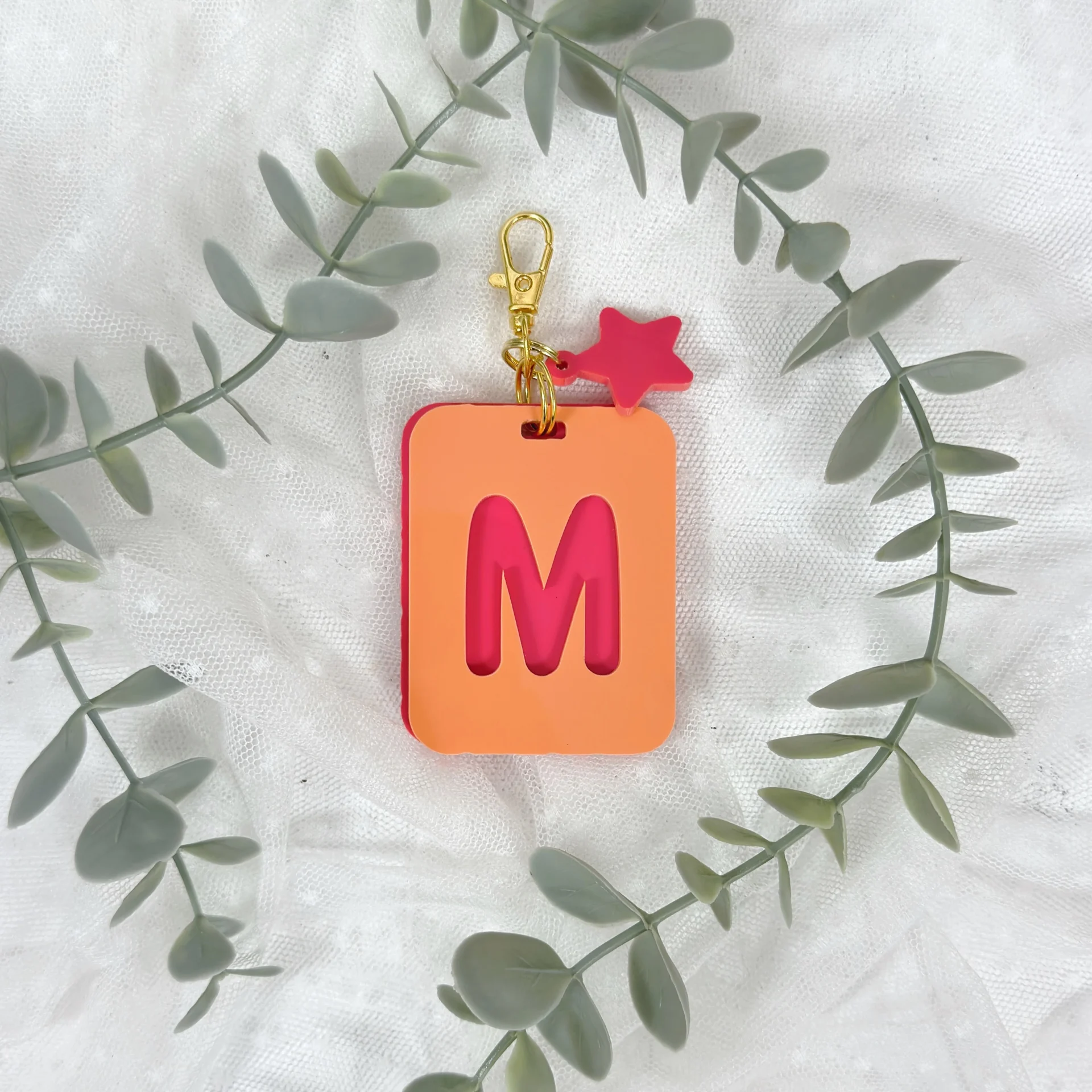 Identificador de Mochila Infantil con inicial M personalizada