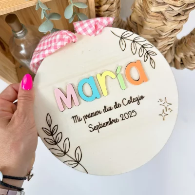 PLACA MI PRIMER DIA EN MADERA PERSONALIZADA COLOURS