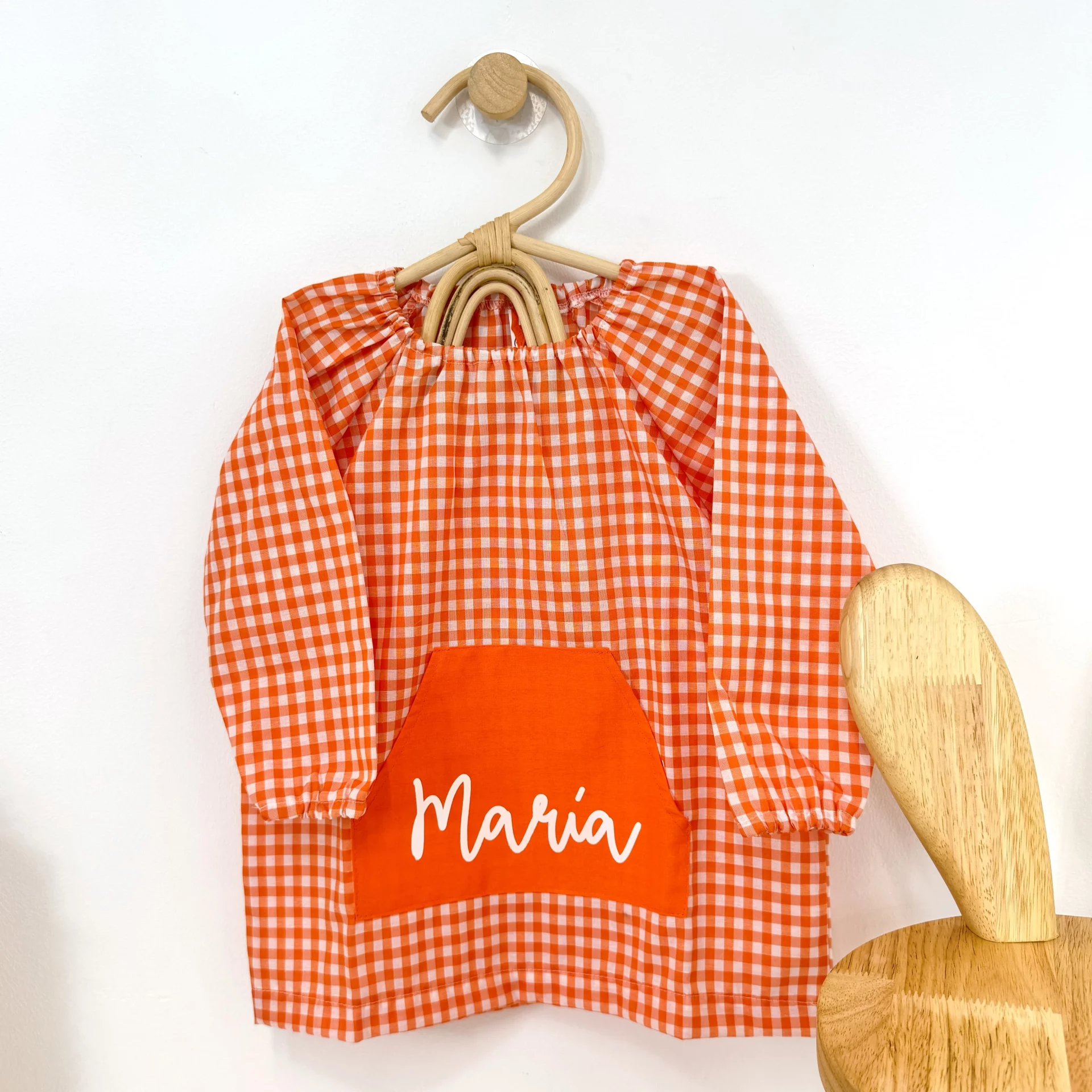 BATA GUARDERÍA NARANJA PERSONALIZADA
