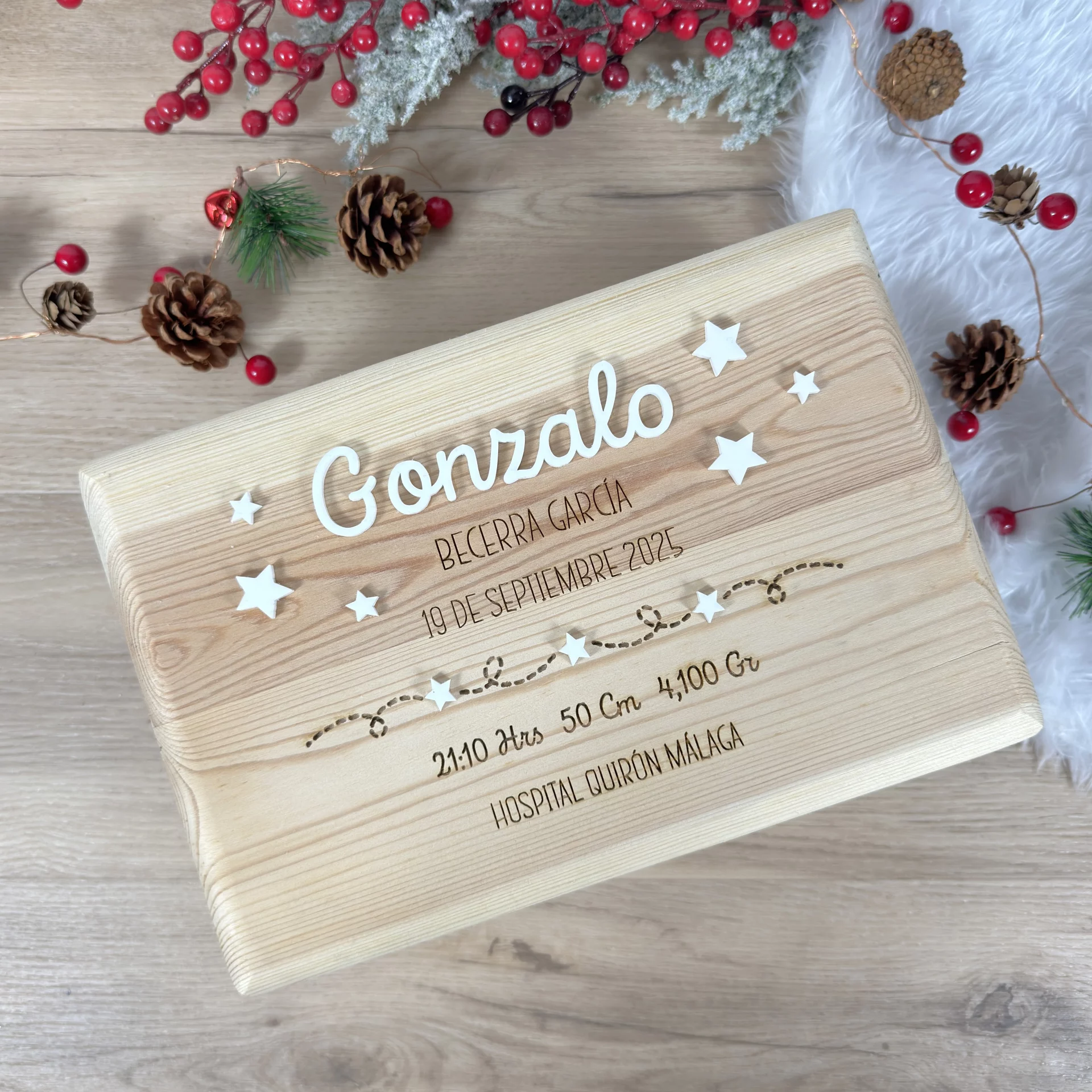 Caja natalicio personalizada con estrellas y datos del bebé