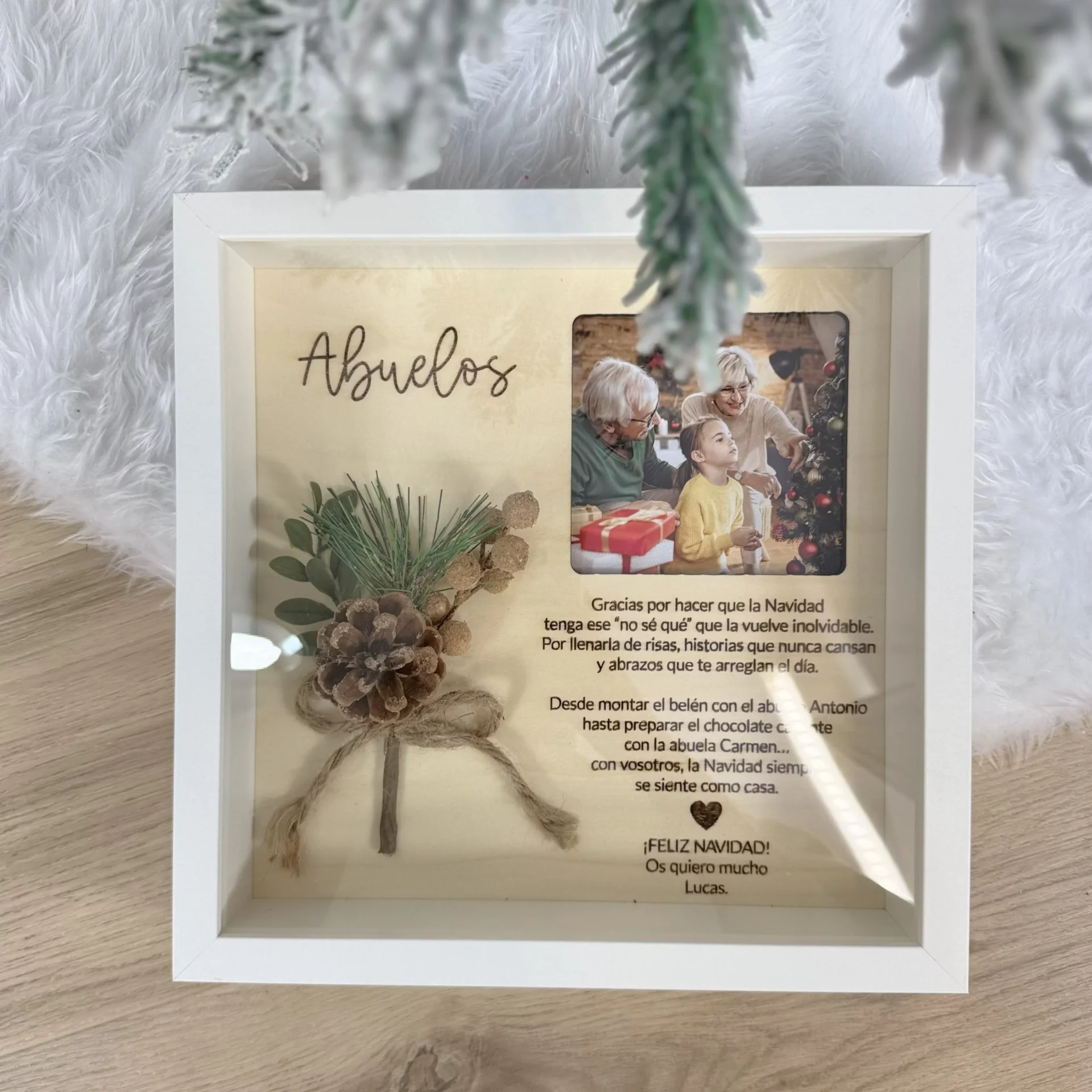 Marco navideño con foto y ramo decorativo