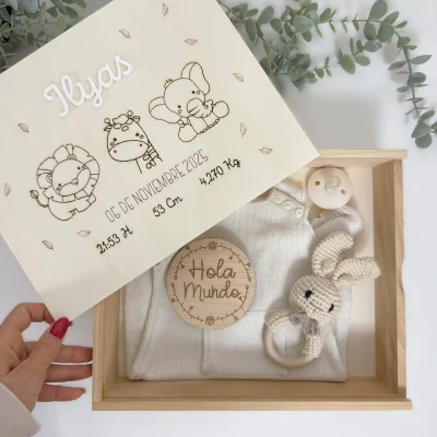 caja natalicio personalizada en madera con diseño de animales