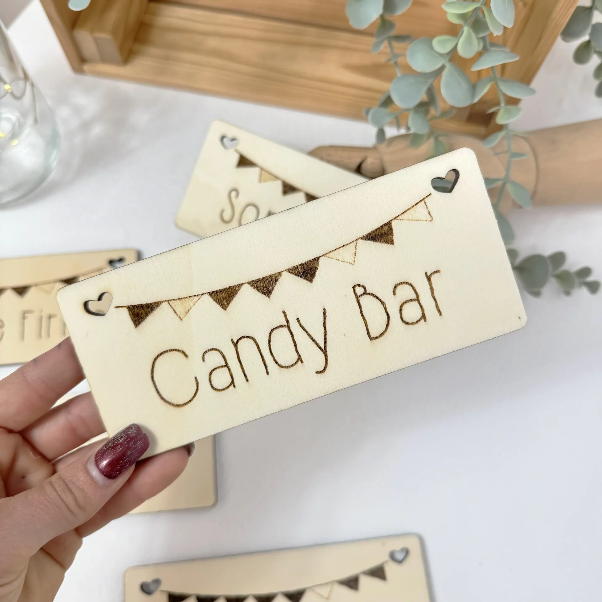 cartel madera banderines mesa dulce comunión CANDY BAR