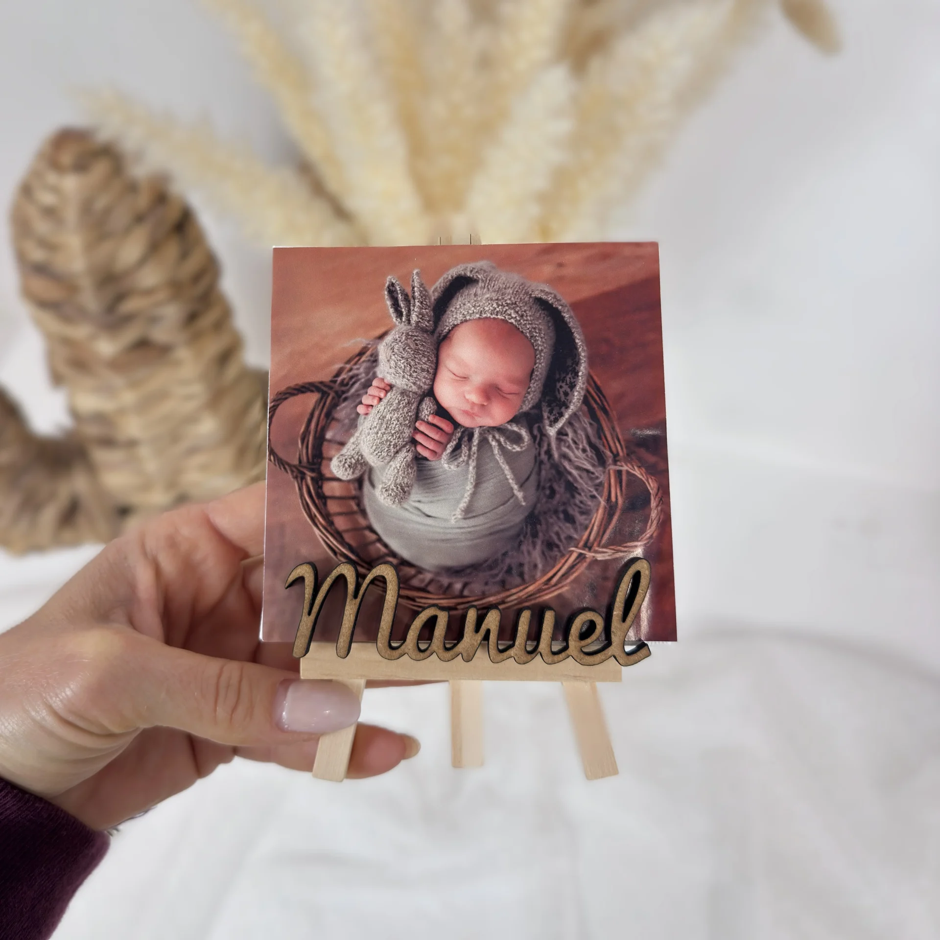 detalle bautizo personalizado con foto en caballete de madera nombre en relieve