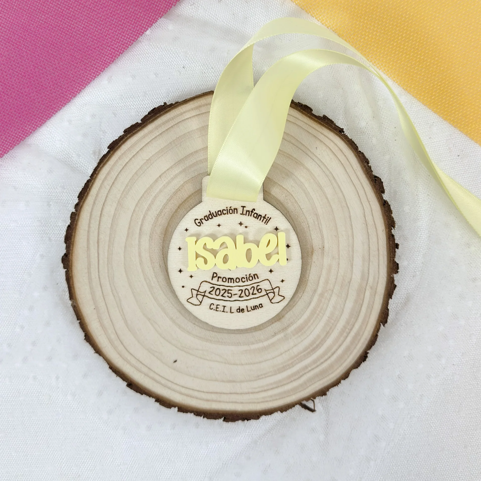 medalla madera nombre color graduacion infantil