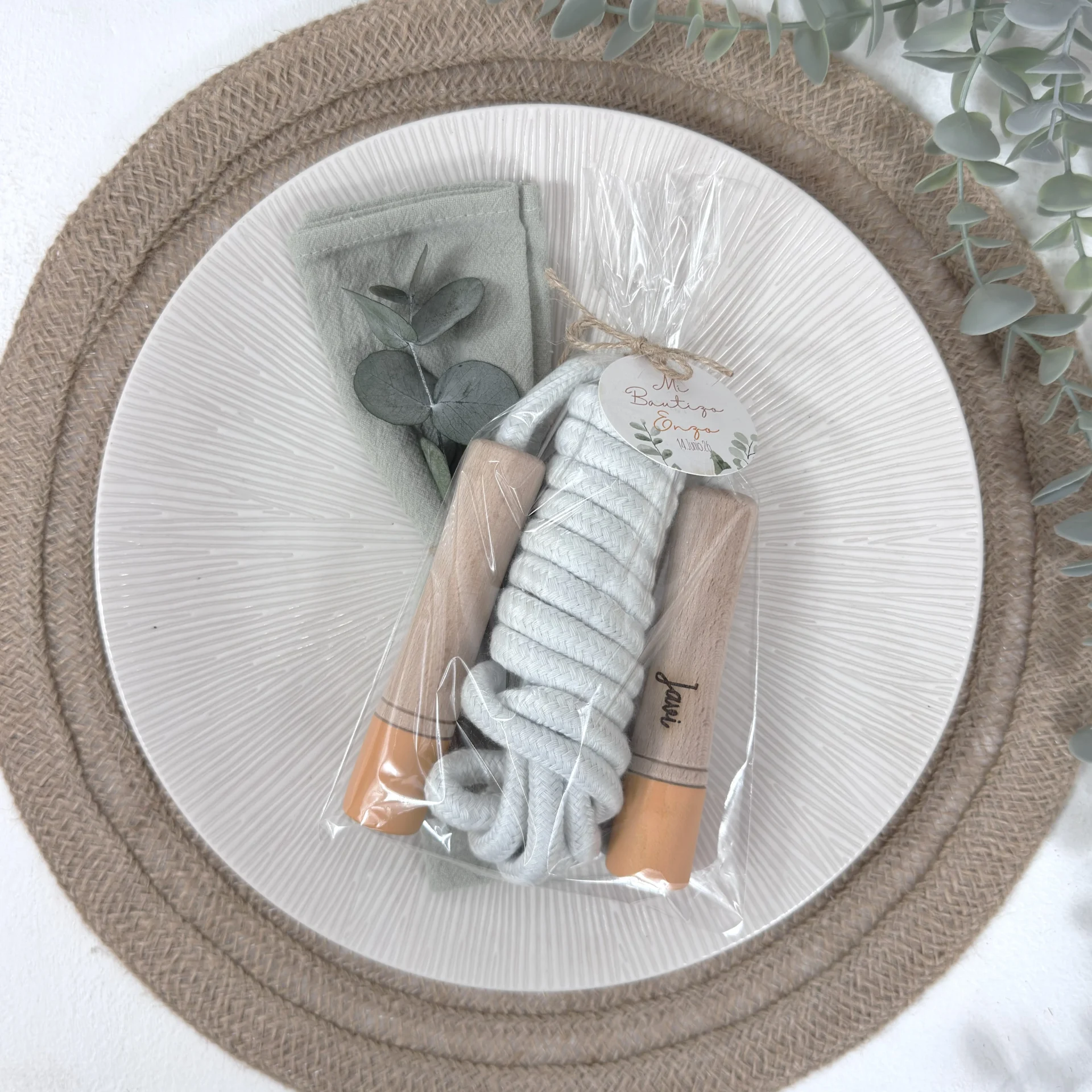 Comba personalizada preparada para regalar con bolsa transparente y etiqueta