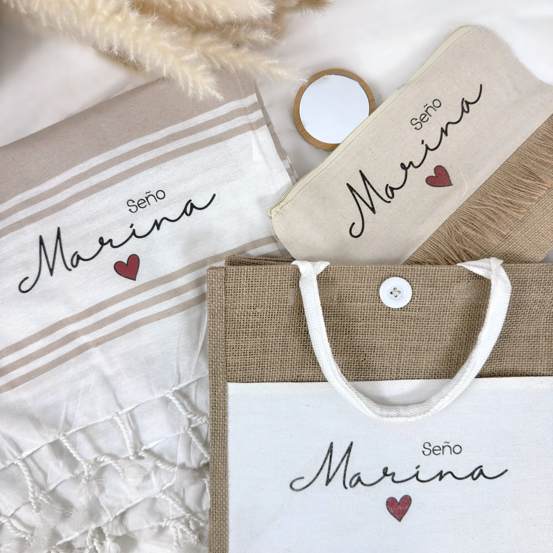 Pack regalo profesora personalizado con bolso, neceser y toalla
