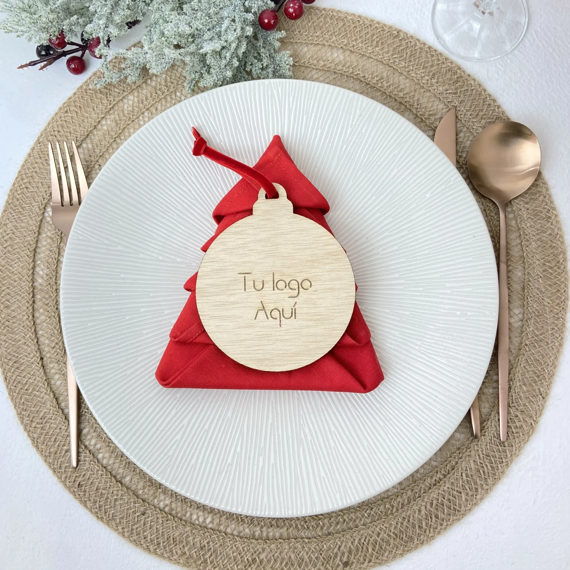 Bola de Navidad personalizada como marcasitios para cena de empresa