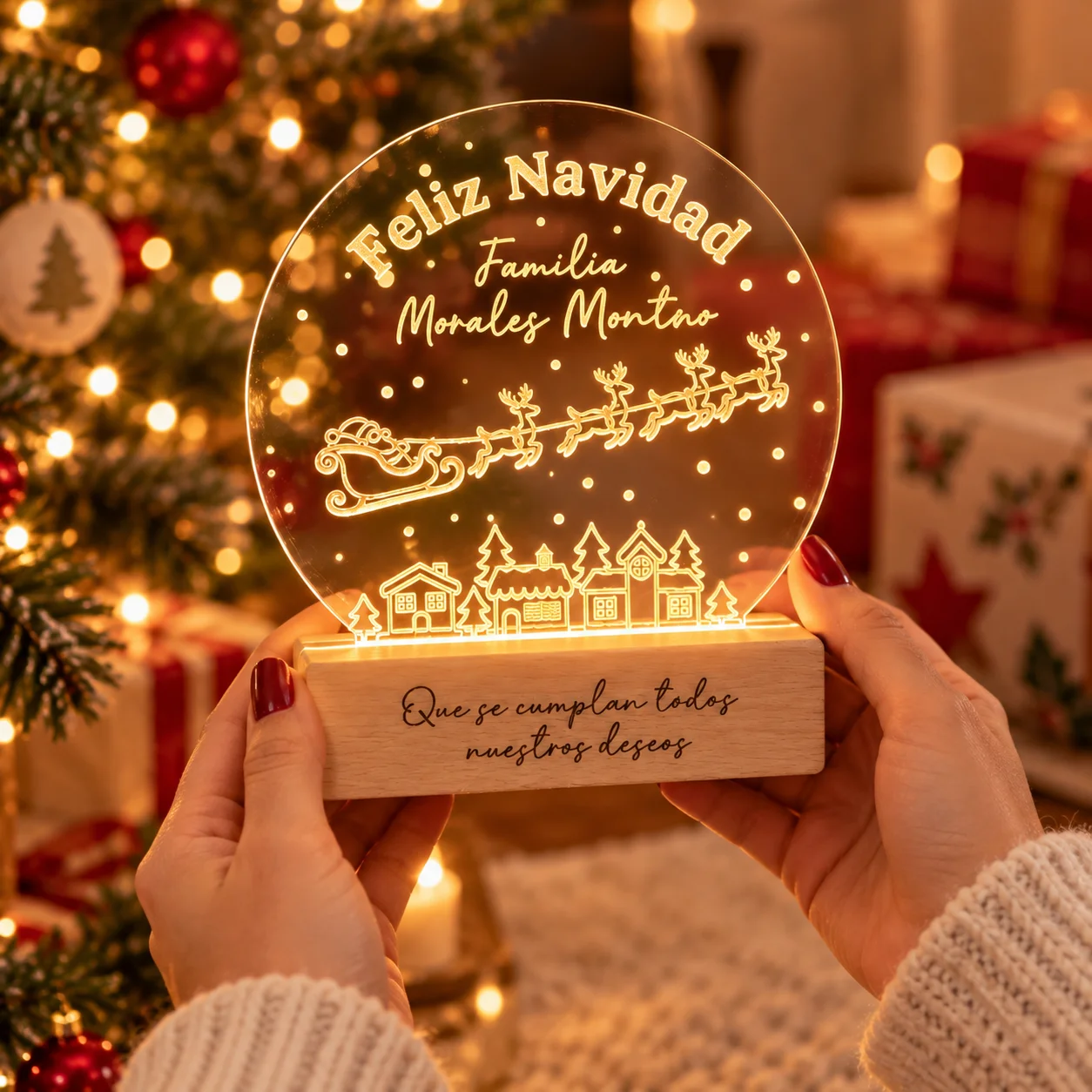 Lámpara de Navidad personalizada sostenida entre las manos Lámpara de Navidad personalizada sostenida entre las manos